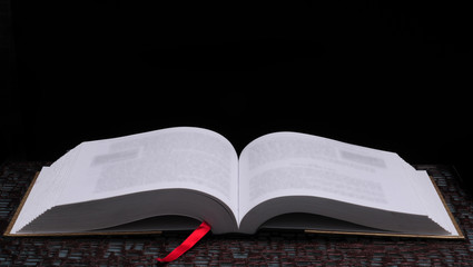 我马上要去面试 重庆凯宾斯基酒店的客房部秘书 要准备些什么啊 薪酬怎么样呢