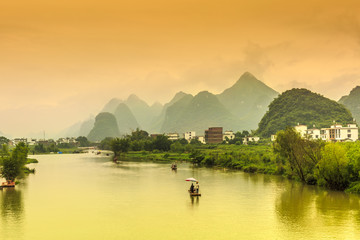 我马上要去面试 重庆凯宾斯基酒店的客房部秘书 要准备些什么啊 薪酬怎么样呢